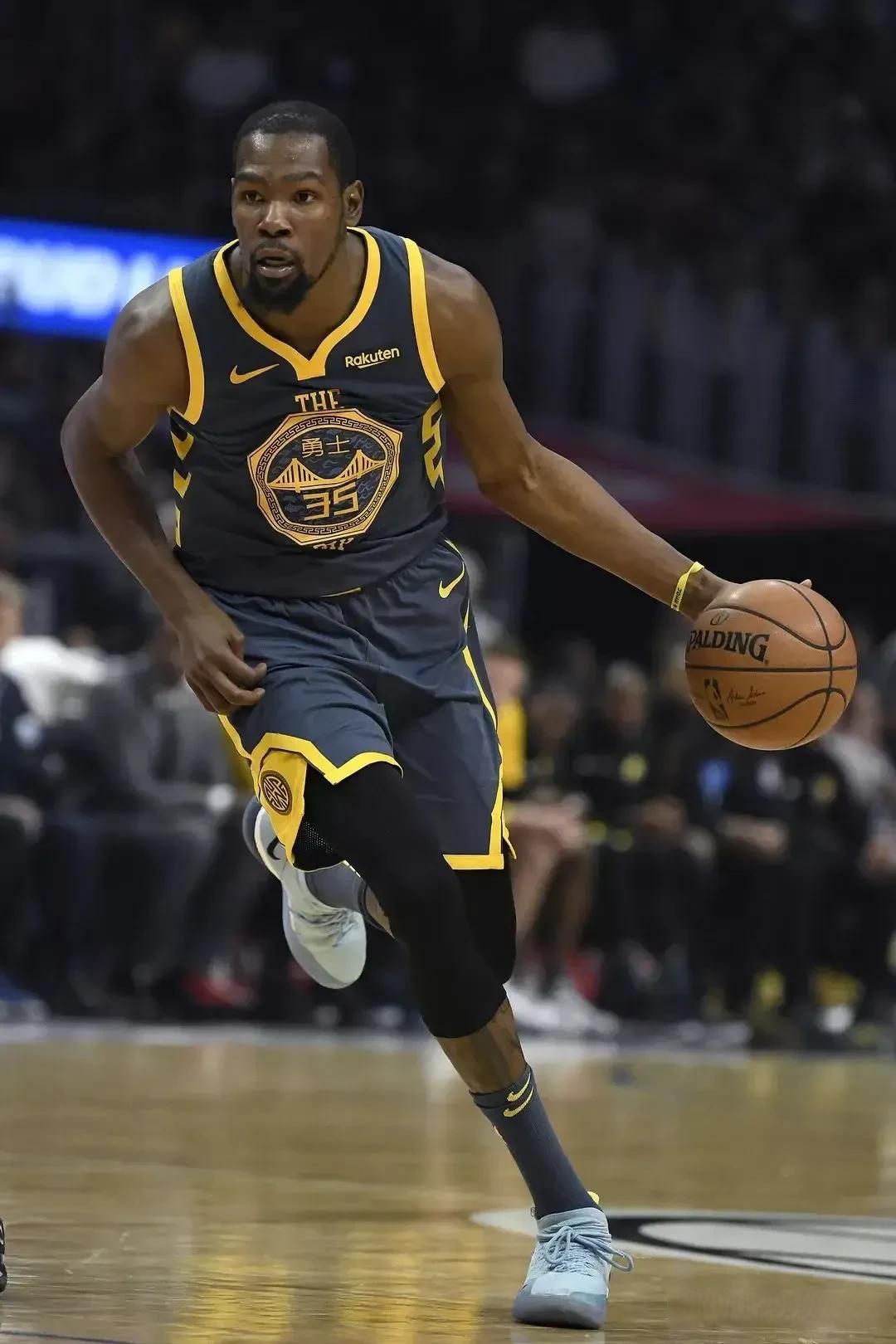 了他在篮板 了他在篮板